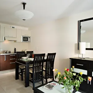 https://residence-carre-marine.fr-provencehotel.com