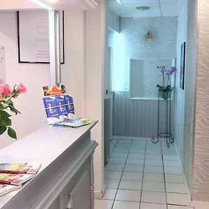 https://hotel-aux-armes-de-belgique.midi-pyreneeshotels.com